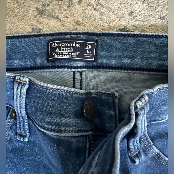 Abercrombie & Fitch ULTRA HIGH RISE JEAN LEGGING - Picture 2 of 4